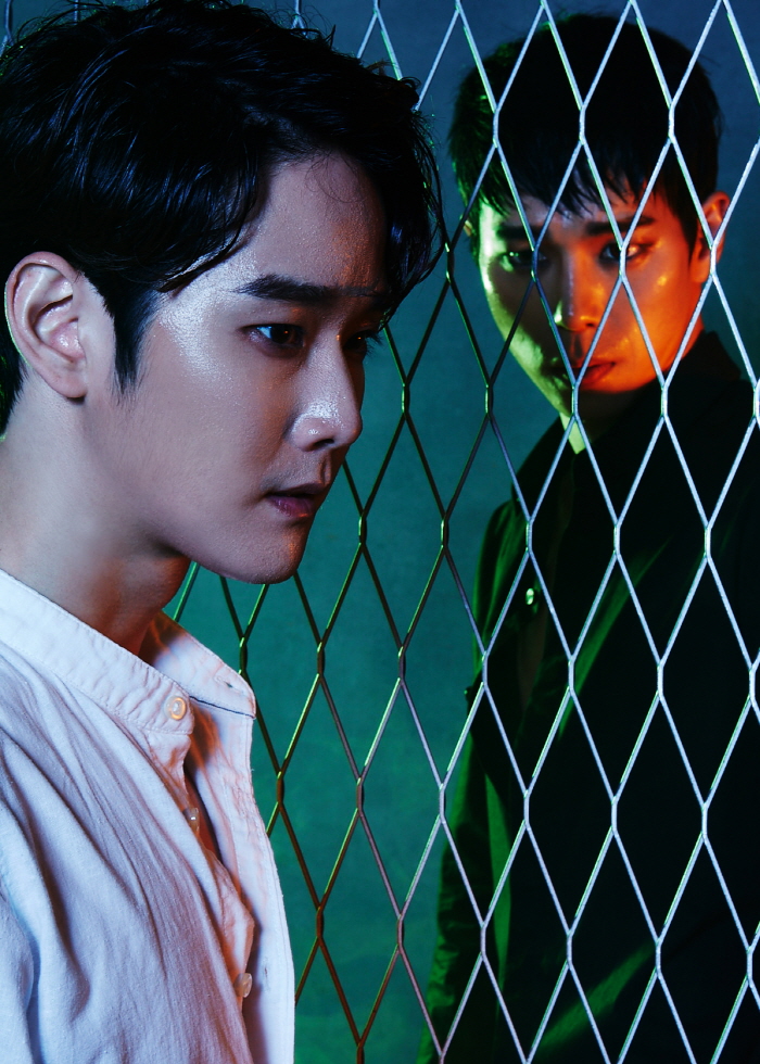 더맨인더홀_늑대(고훈정)_하루(임강성).jpg