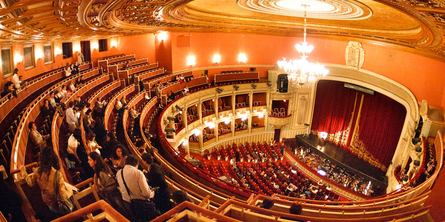 Opera_Romana_-_Vedere_Interior.jpg