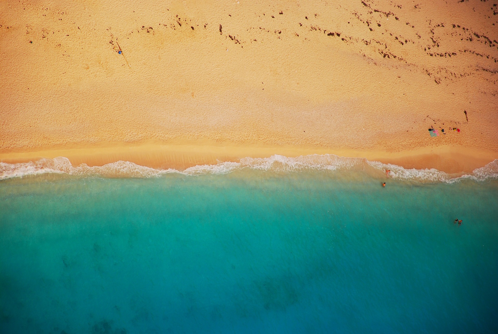 beach-832346_1920.jpg