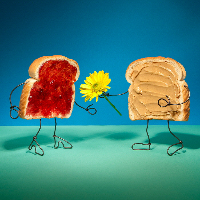 꽃을 건네는 마음 Made for Each Other.jpg