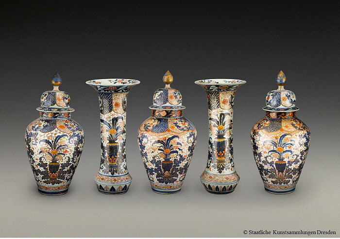 일본 장식 자기 세트, 1700~1720년 경, 도자기박물관 소장.jpg