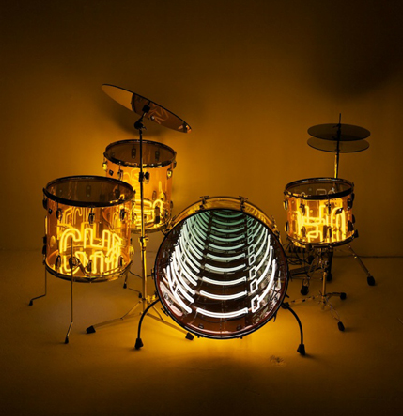 3_1 Ivan Navarro, Wail, 2010, Neon, fiberglass battery, metal rods, one way mirror and electricity, 183 x 91 x 123 cm.png