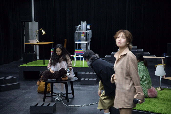 0114 누구의 꽃밭 배우.jpg