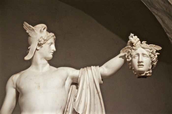 크기변환_1medusa-1366362_1280.jpg