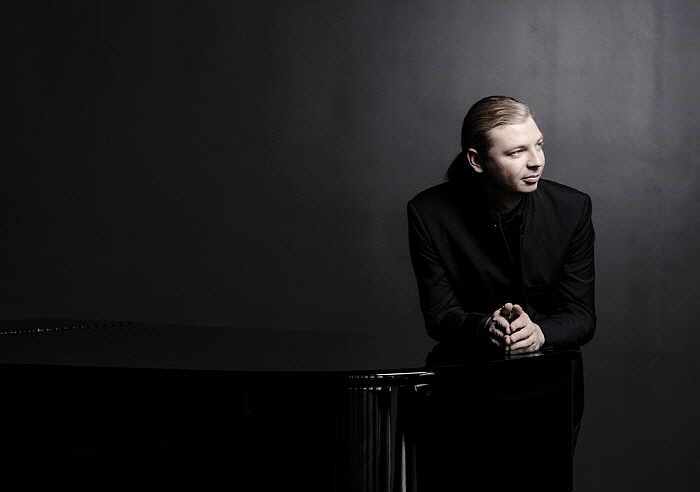 0614_Denis Kozukhin(c)Marco Borggreve_04.jpg