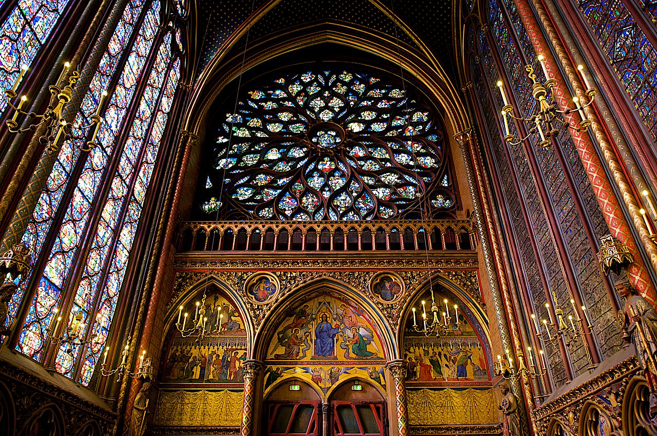 1280px-Interior_of_Sainte-Chapelle_(Paris_October_31,_2009).jpg