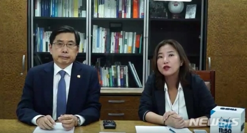 박상기 법무부, 정혜승 청와대 디지털 소통센터장.jpg