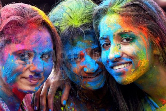 [크기변환]holi-colours-Dr-Abha-Kashyap.jpg