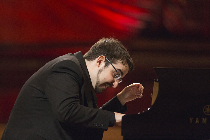 ph_C.Richard-Hamelin_Chopin2015_BartekSadowski.NIFC_1.jpg