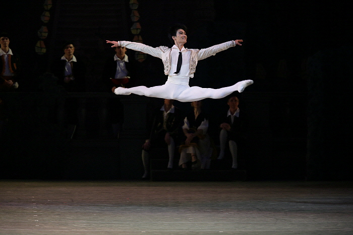 Kimin Kim in Don Quixote by Natasha Razina ⓒ State Academic Mariinsky Theatre.jpg