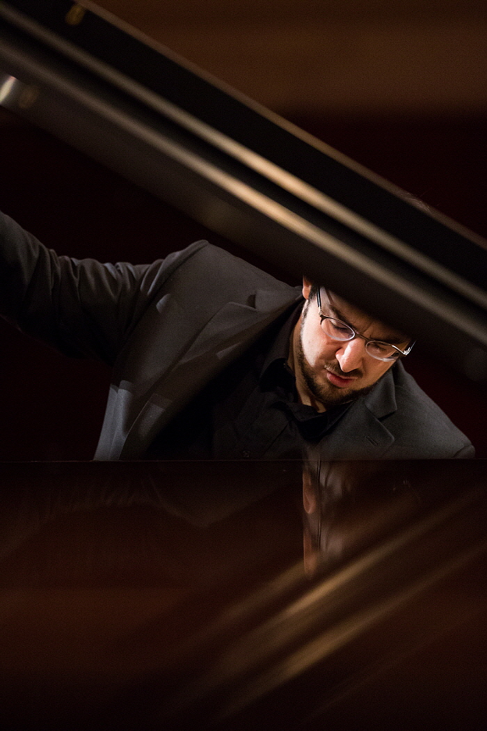 ph_C.Richard-Hamelin_Chopin2015_WojciechGrzedzinski.NICF_1.jpg
