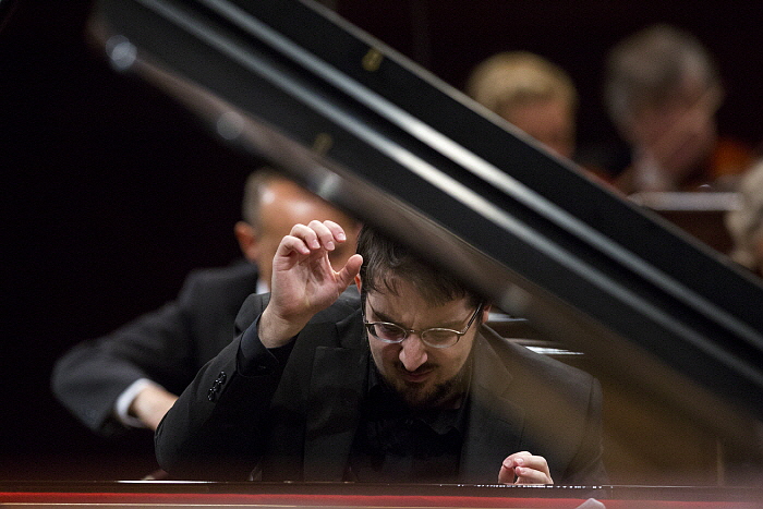 ph_C.Richard-Hamelin_Chopin2015_BartekSadowski.NIFC_3.jpg