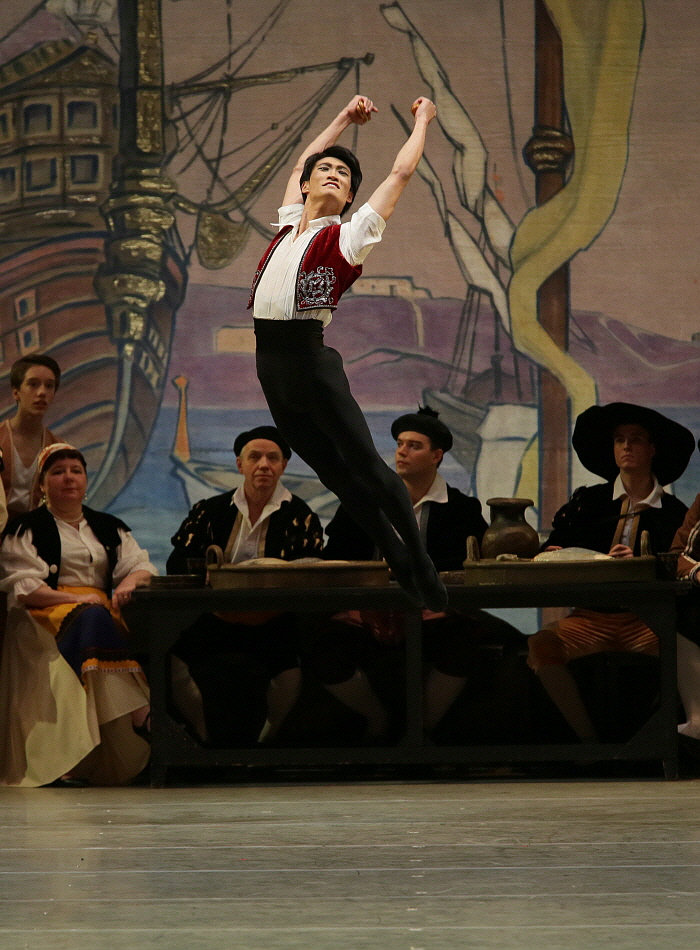 Kimin Kim in Don Quixote by Natasha Razina ⓒ State Academic Mariinsky Theatre (2).JPG