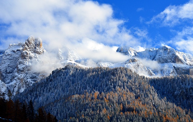 mountains-2954528_640.jpg