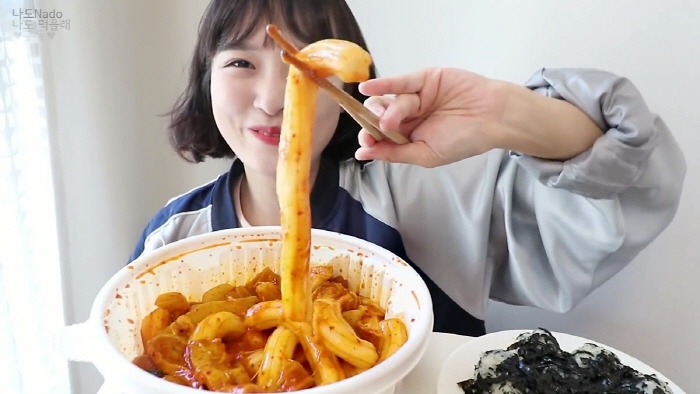 [크기변환]분모자_엽기떡볶이_먹방___엽떡에_신기한_가래떡_당면✨투하_D.mp4_000129.606.jpg