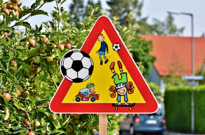 일괄편집_play-street-3547385_1280.jpg