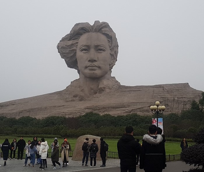 모택동 조각상.jpg