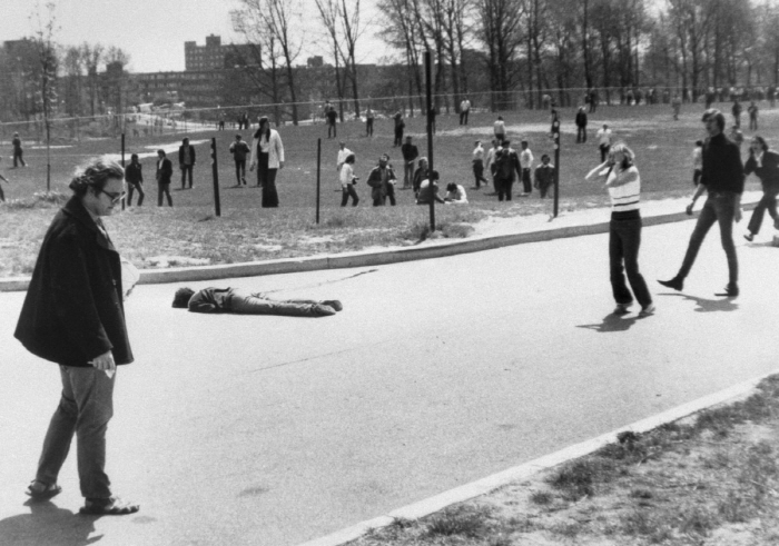 [크기변환]kent-state-student-reacting-to-death-of-slain-protester.jpg