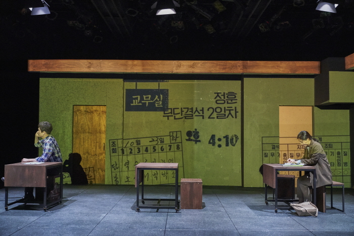 [크기변환](공연사진)철가방추적작전_두산인문극장2019_아파트_두산아트센터 (7).jpg