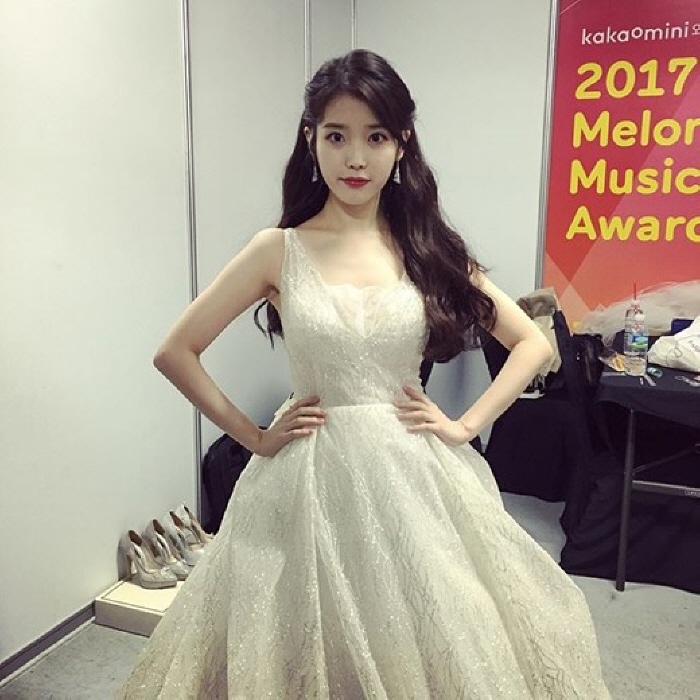 일괄편집_아이유 인스타.jpg