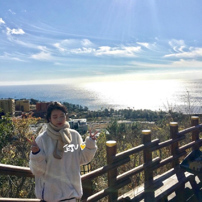 일괄편집_아이유 인스타2.jpg