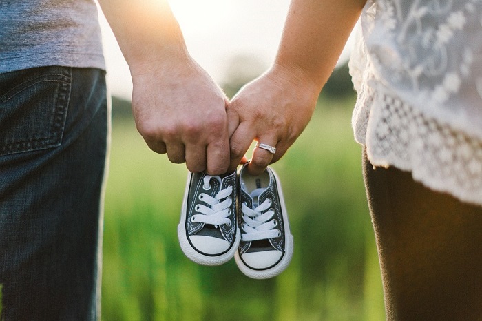 holding-hands-918990_960_720.jpg