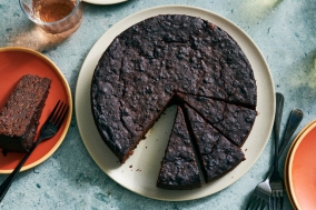 [PRESS] 숙성되지 않아도 향기롭고 달콤한 삼단 케이크 - 도서 '블랙케이크'