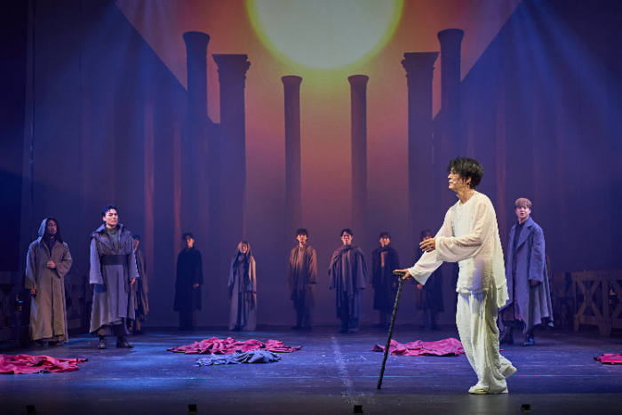 [PRESS] 진실을 향해 달리는 ‘부은 발’ - 연극 ‘오이디푸스’ [공연]