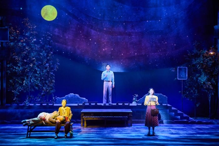 [PRESS] \"We choose to go to the moon\" : 뮤지컬 \'렛미플라이\' [공연]
