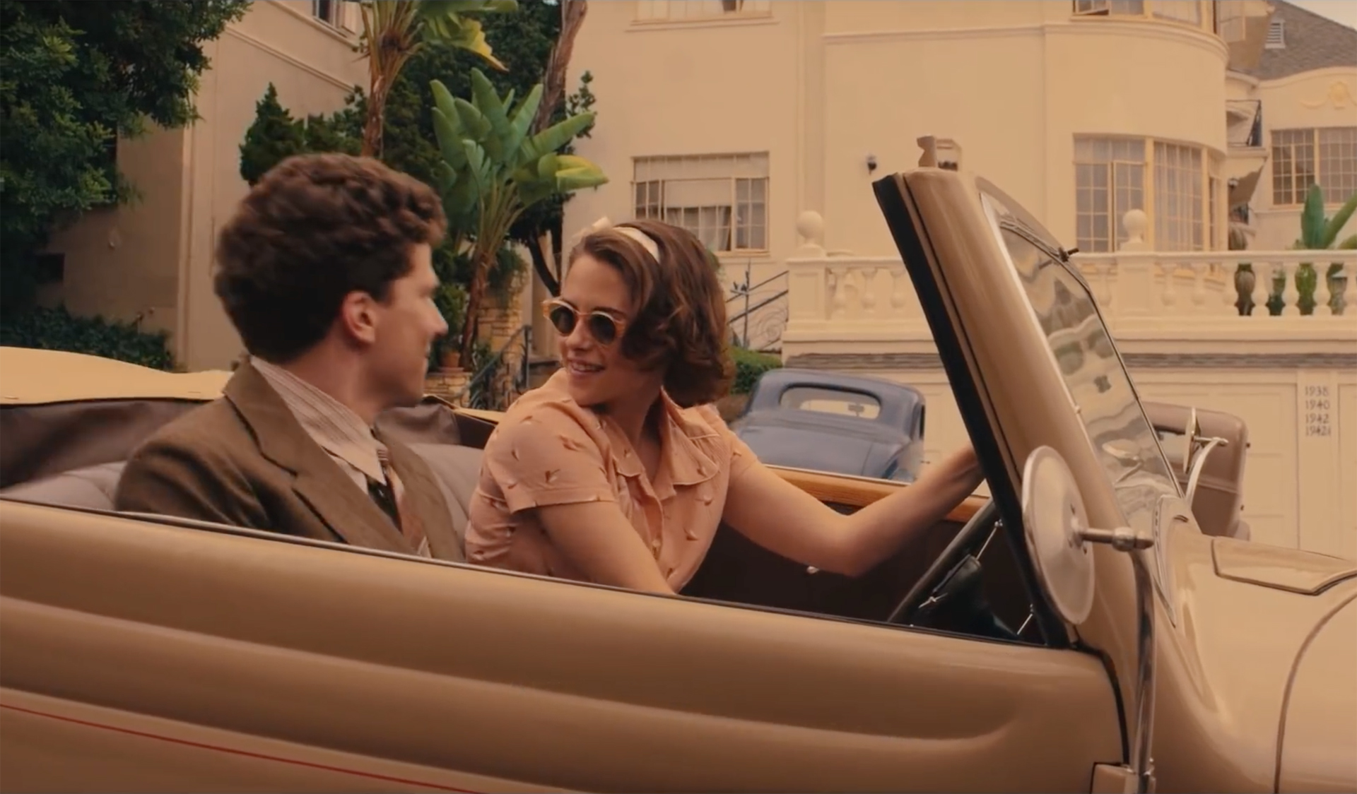 Jesse-Eisenberg-and-Kristen-Stewart-in-Cafe-Society.jpg
