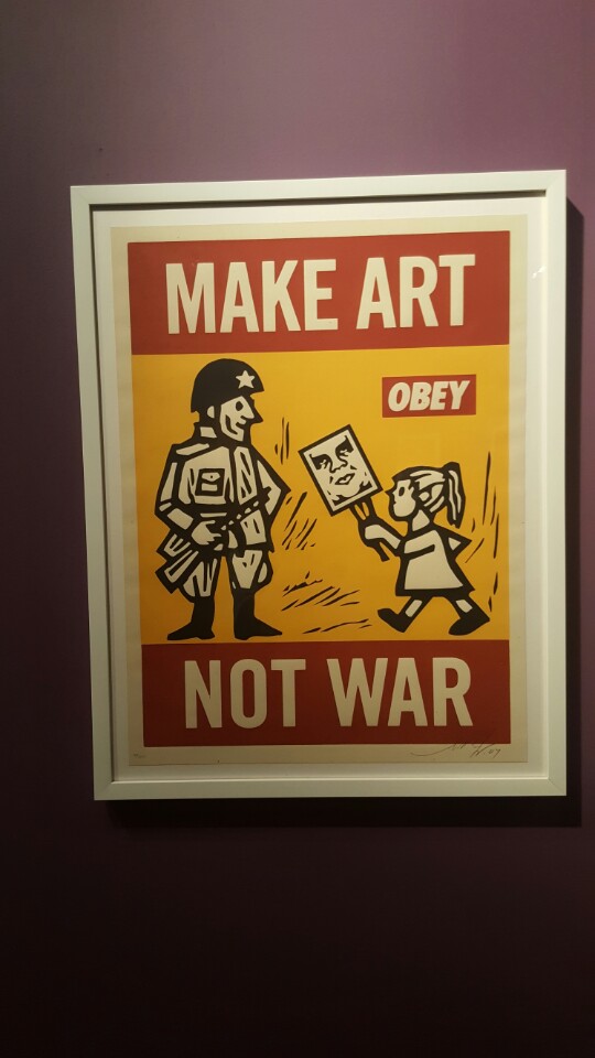 소녀와군인.jpg