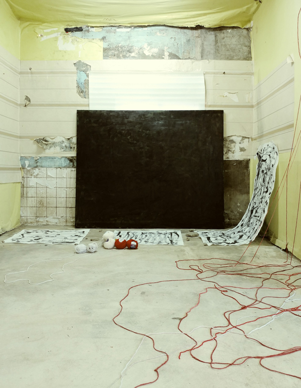 4. 임동욱 ㅣFeeling from black ㅣ Oil on canvas, Ink on paper, Stone ㅣ 162.2×130.3㎝, 가변설치 ㅣ 2017.JPG