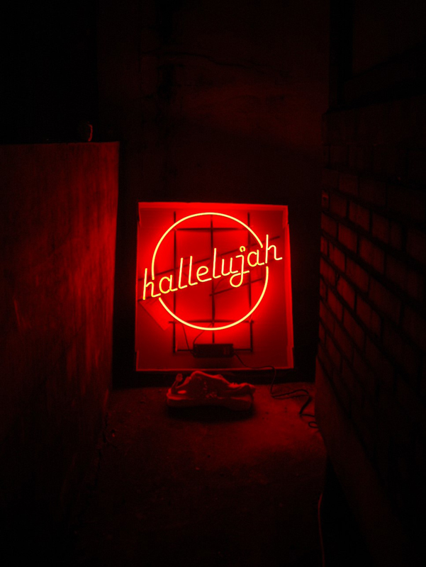 5. 우민정 ㅣ Hallelujah ： 머리와 낮잠 사이 ㅣ 가변설치 ㅣ 석고 오브제, 네온싸인 ㅣ 2017.jpg