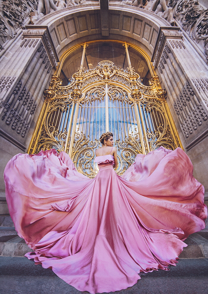 크리스티나 마키바(Kristina Makeeva), The Pink Heart , 2017, 캔버스에 디지털 출력, 178x142cm.jpg