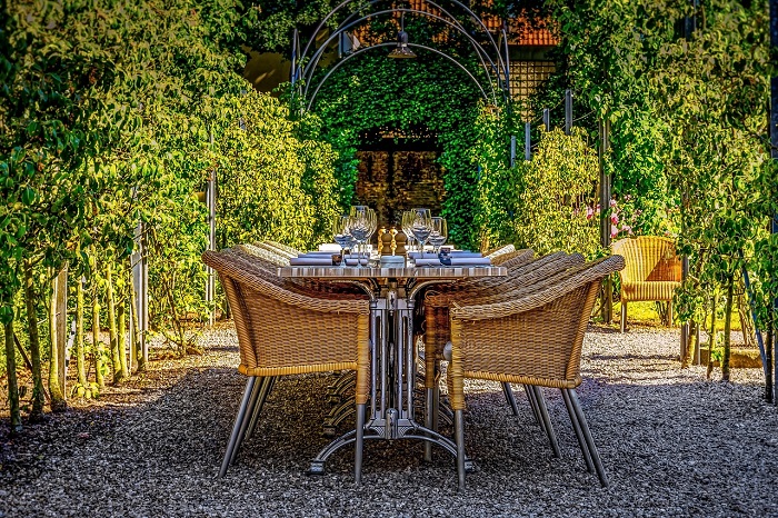 table-3510523_1280.jpg
