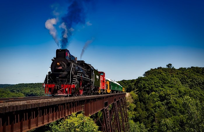 train-1728537_1280.jpg