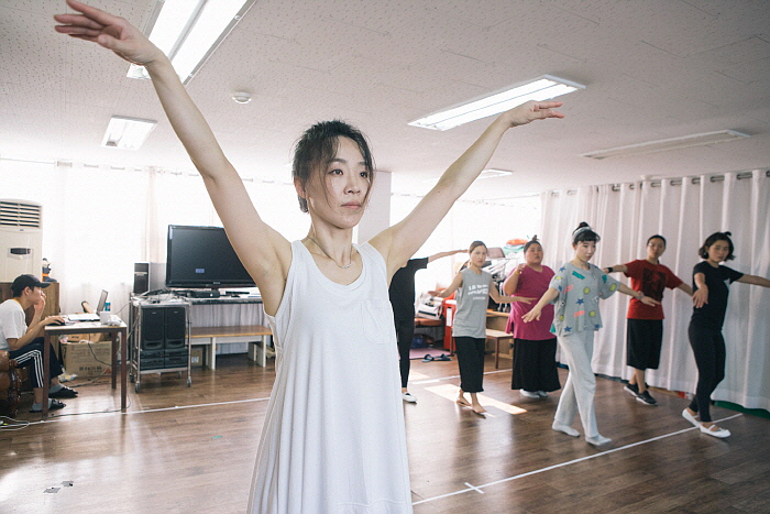 이야기의 方式, 춤의 方式-공옥진의 병신춤 편_연습 사진 (5).jpg