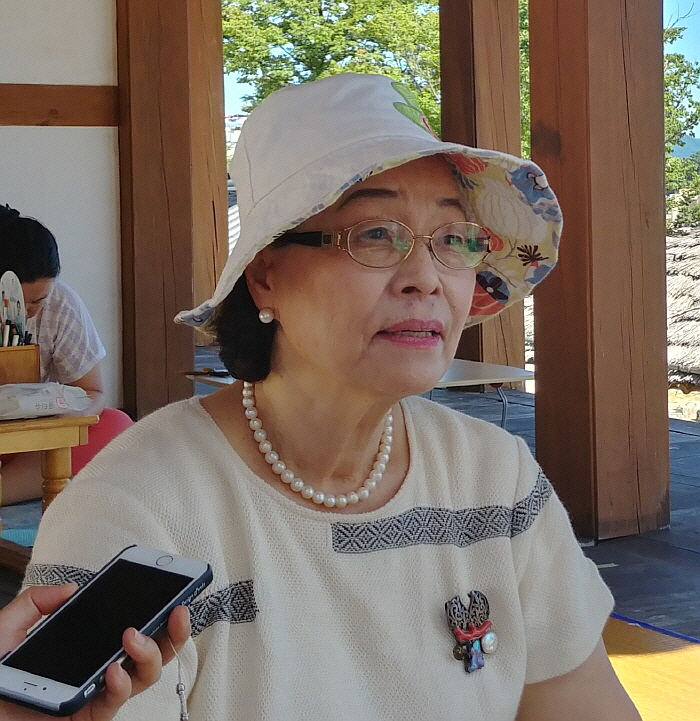 최종크기변환_6. 한정자선생님과 인터뷰.jpg