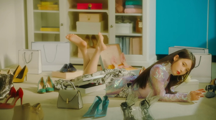 크기변환__아이유_비닐.jpg