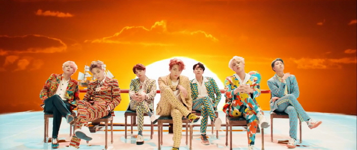 크기변환_BTS_(방탄소년단)_IDOL_Official_MV.mp4_20180824_183945.328.jpg