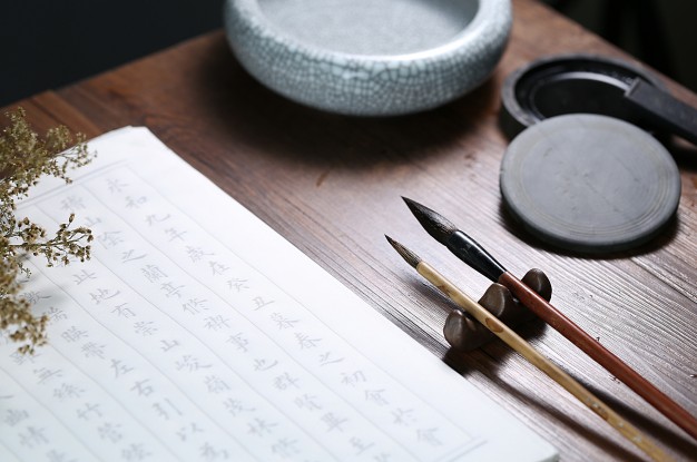 chinese-calligraphy-scene-text-chinese-ancient-prose_1387-177.jpg