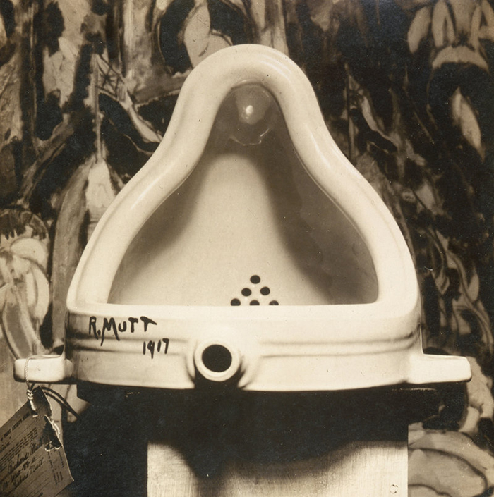 Marcel_Duchamp,_1917,_Fountain,_photograph_by_Alfred_Stieglitz.jpg