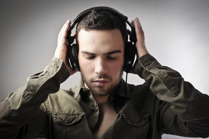 [크기변환]listening-music_0.jpg