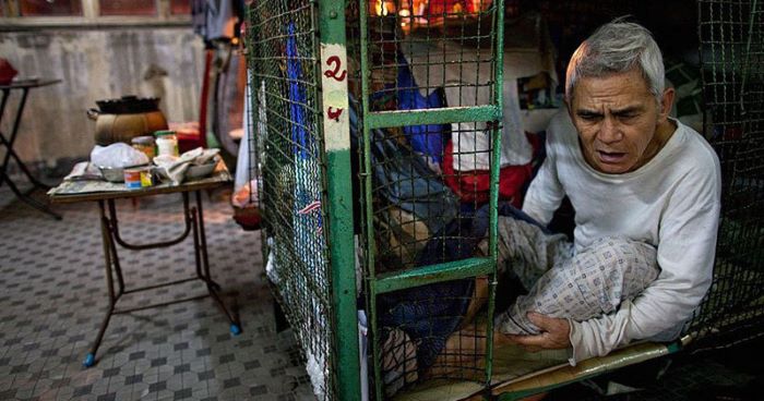inside-hong-kong-shocking-cage-homes-3.jpg