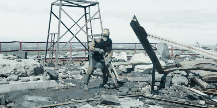 [크기변환]Chernobyl-Episode-4-Rooftop.jpg