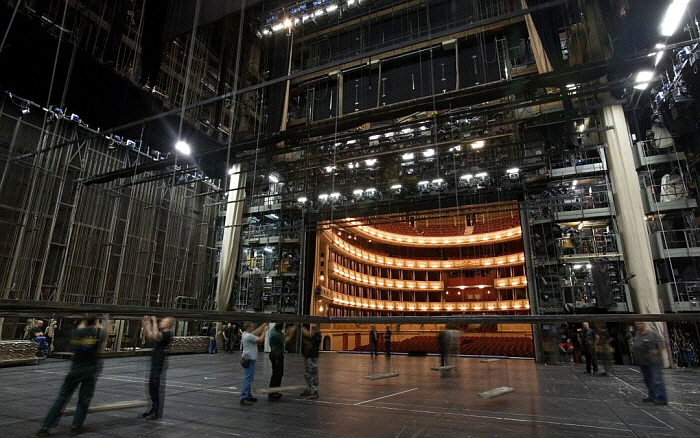 Vienna_-_Vienna_Opera_Backstage_-_9706-1080x675.jpg