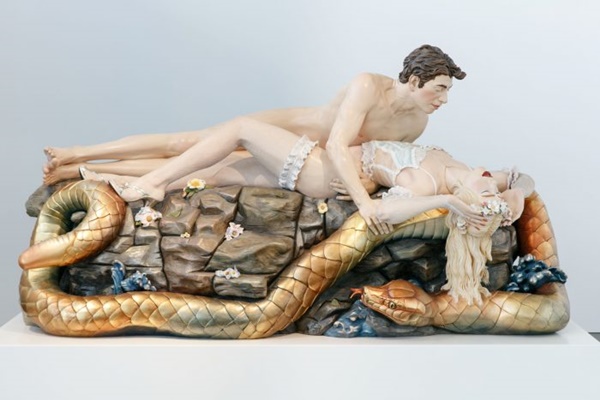 Jeff-Koons-Jeff-and-Ilona-Made-in-Heaven-1990-polychromiertes-Holz-127-x-272-x-137-cm-2-700x467_zm.jpg