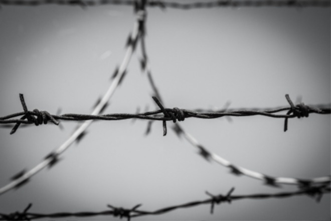 barbed-wire-1463941775GuJ.jpg