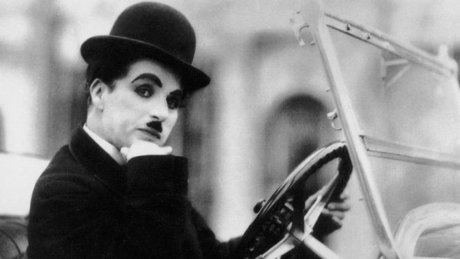 12-nos-anos-1920-charles-chaplin-tinha-uma-fortuna-de-825-mil-dolares-o-que-equivaleria-hoje-a-mais-de-10-milhoes-de-dolares-1460748753908_956x500-795x447.jpg