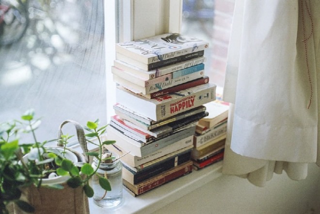 [포맷변환][크기변환]book-curtain-house-book-pile.jpg